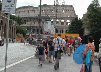 CENTRI STORICI: VIA GLI AMBULANTI, RESTA IL DEGRADO